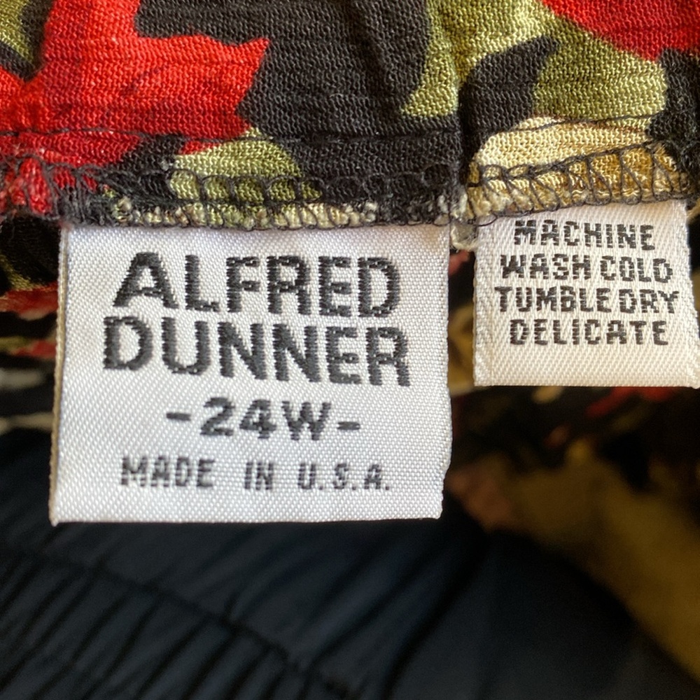 Alfred Red and White Smocked Midi Skirt - Picture 4 of 4